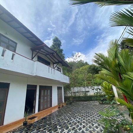 Montes Ella Bed & Breakfast Exterior photo