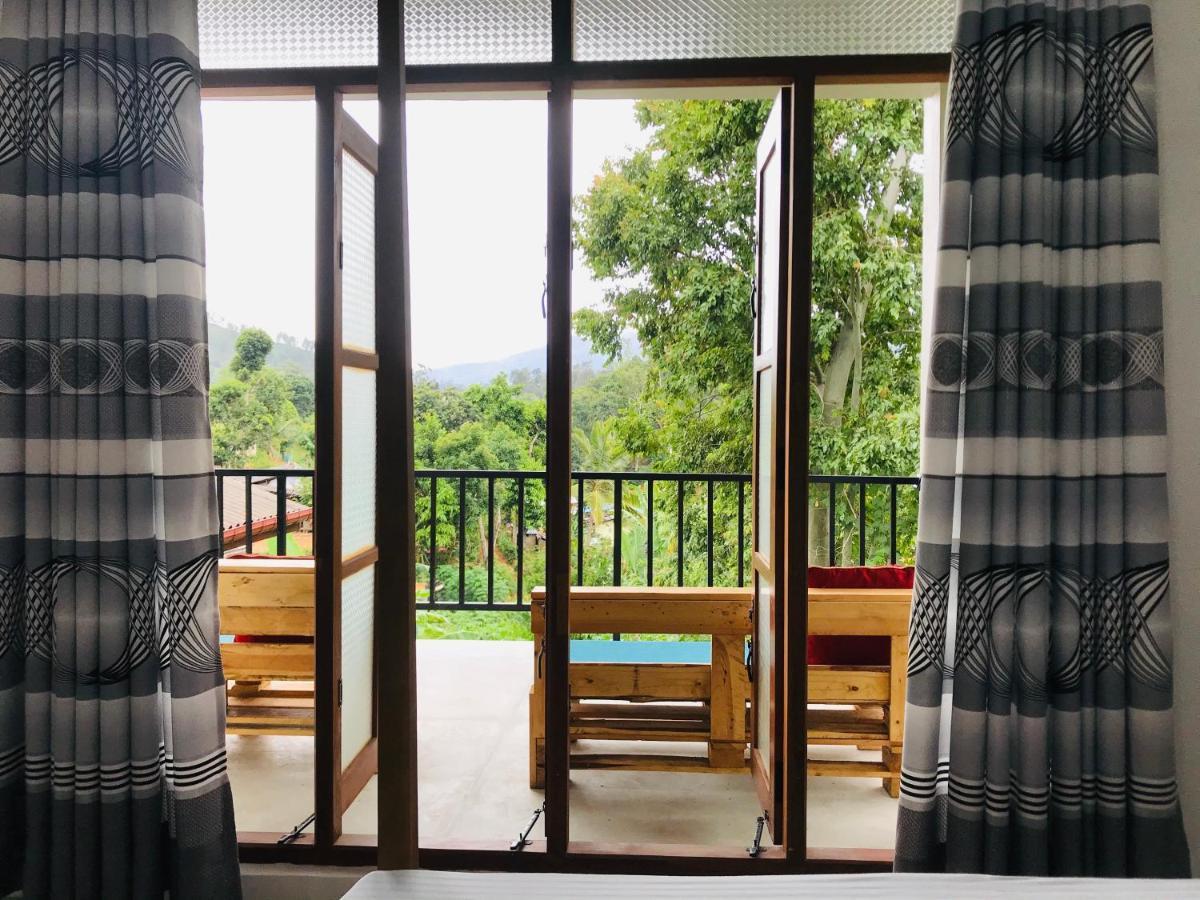 Montes Ella Bed & Breakfast Exterior photo