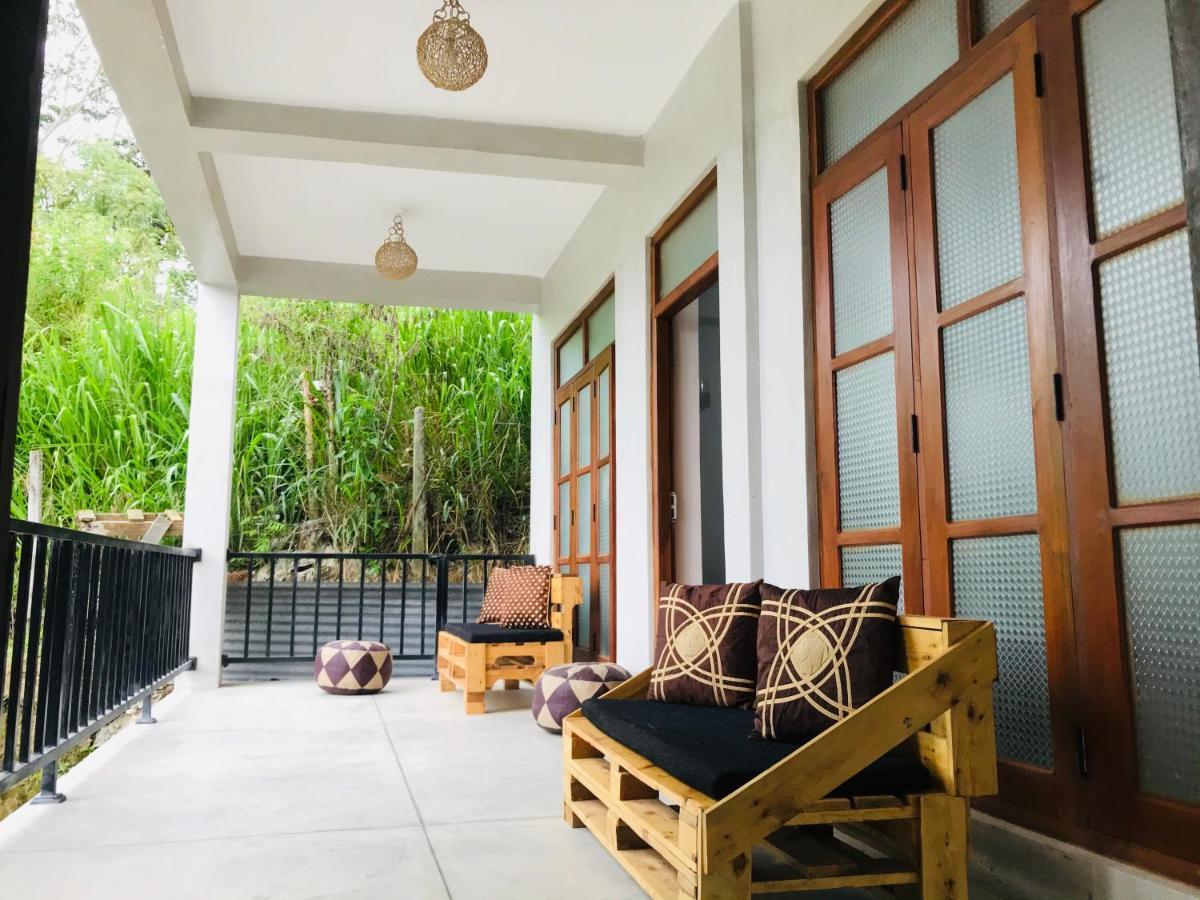 Montes Ella Bed & Breakfast Exterior photo