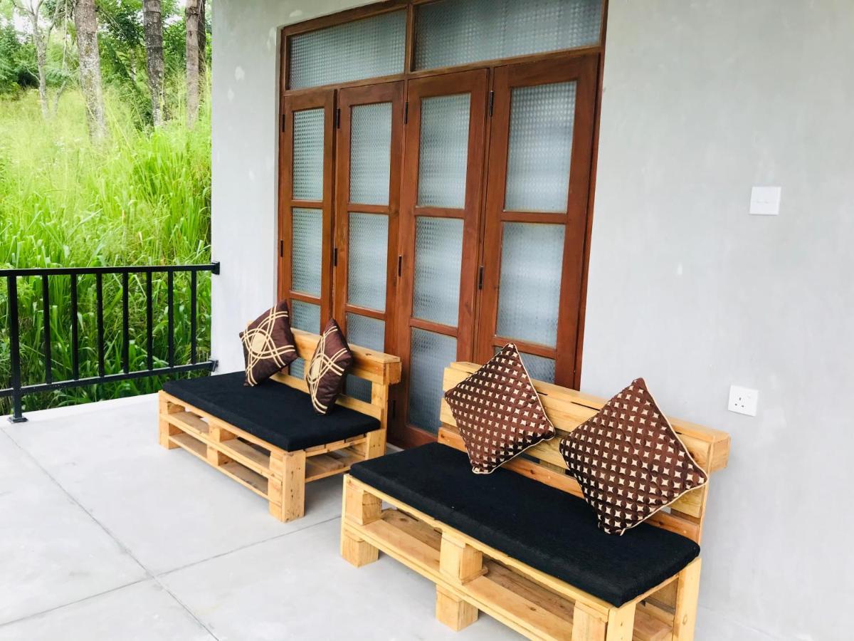 Montes Ella Bed & Breakfast Exterior photo