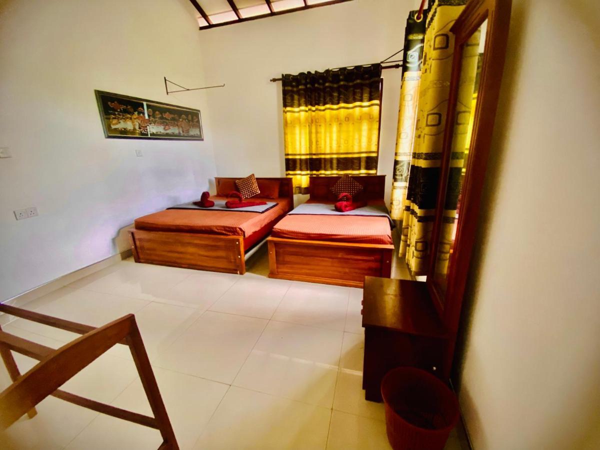 Montes Ella Bed & Breakfast Exterior photo